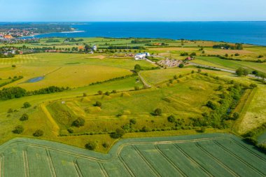Danimarka 'nın Sonderborg kenti yakınlarında 1864 yılında Prusya ile Danimarka arasındaki savaşı anan Dybbol Banke tarihi mekanının panorama görüntüsü