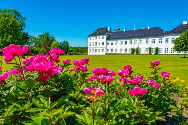 Danimarka 'daki Grasten Sarayı' nda güneşli bir gün