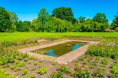 Danimarka 'daki Grasten Sarayı' nda yeşil bahçeler.