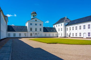 Danimarka 'daki Grasten Sarayı' nda güneşli bir gün