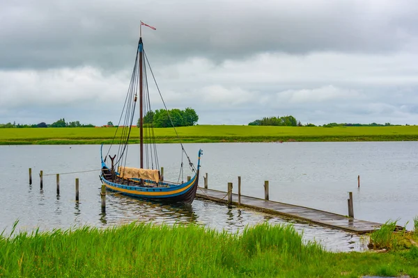 Реконструированная Деревянная Лодка Vikingemuseet Ladby Дании — стоковое фото
