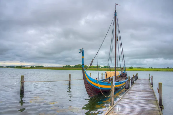 Ανακαινισμένο Ξύλινο Σκάφος Στο Vikingemuseet Ladby Στη Δανία — Φωτογραφία Αρχείου