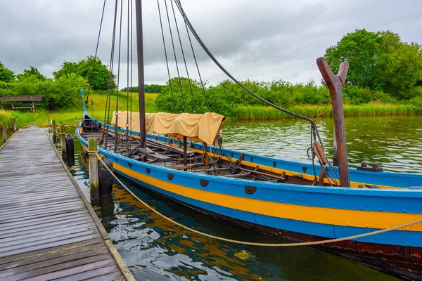 Ανακαινισμένο Ξύλινο Σκάφος Στο Vikingemuseet Ladby Στη Δανία — Φωτογραφία Αρχείου
