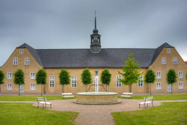 デンマークの町クリスチャンフェルトのモラヴィア教会 — ストック写真