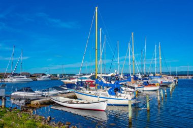 Danimarka 'nın Ebeltoft kasabasında Marina.