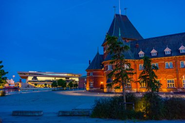 Aarhus, Danimarka 'daki Toldboden evinin gece görüşü.