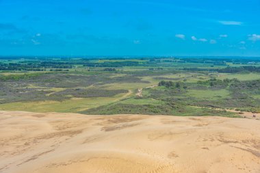 Danimarka 'daki Rubjerg Knude deniz fenerinde Sandy uçurumları.