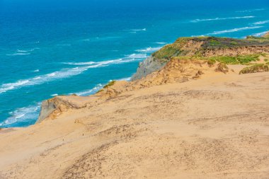 Danimarka 'daki Rubjerg Knude deniz fenerinde Sandy uçurumları.