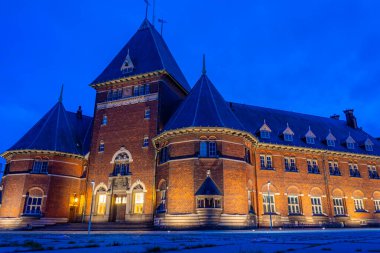 Aarhus, Danimarka 'daki Toldboden evinin gece görüşü.