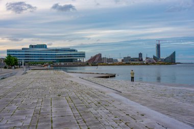 Aarhus, Danimarka 'daki Navitas binasının gece görüşü.