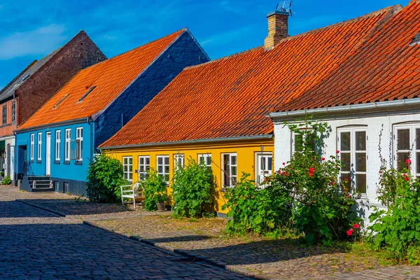 デンマークの街のカラフルな通り Ebeltoft — ストック写真