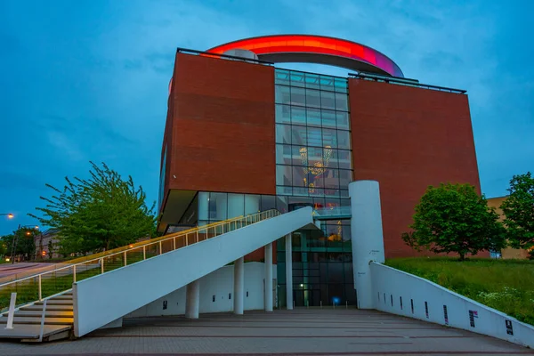 Danimarka 'daki ARoS Aarhus Sanat Müzesi' nin günbatımı görünümü.