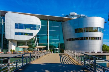 Dresden 'deki Die Glaserne Manufaktur fabrikası.