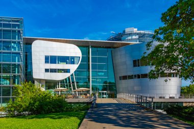 Dresden 'deki Die Glaserne Manufaktur fabrikası.
