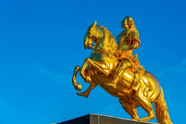 Alman kasabası Dresden 'deki Goldene Reiter heykeli.