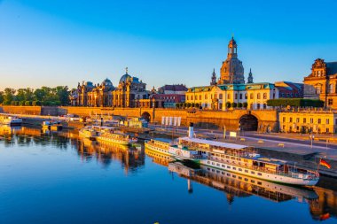 Almanya 'nın eski kasabası Dresden' in gündoğumu manzarası.