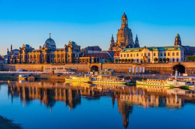 Almanya 'nın eski kasabası Dresden' in gündoğumu manzarası.