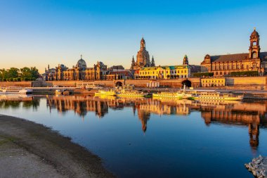 Almanya 'nın eski kasabası Dresden' in gündoğumu manzarası.