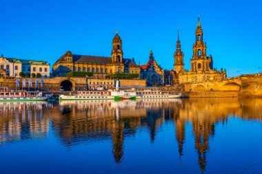 Almanya 'nın eski kasabası Dresden' in gündoğumu manzarası.