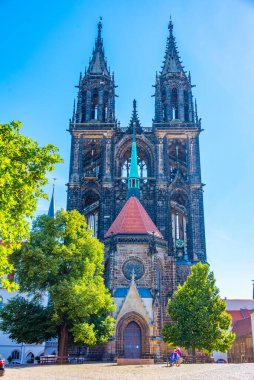 Almanya 'da güneşli bir günde Meissen Katedrali.