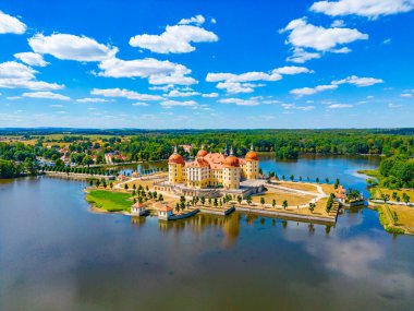 Almanya 'daki Moritzburg Kalesi Panorama Manzarası.