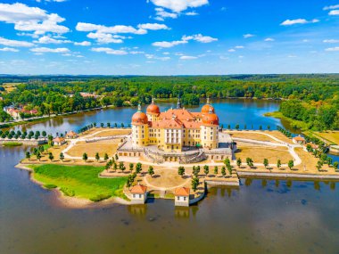 Almanya 'daki Moritzburg Kalesi Panorama Manzarası.