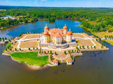 Almanya 'daki Moritzburg Kalesi Panorama Manzarası.