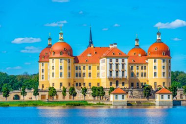 Almanya 'daki Moritzburg Kalesi Panorama Manzarası.