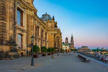 Alman kasabası Dresden 'in gündoğumu manzarası.