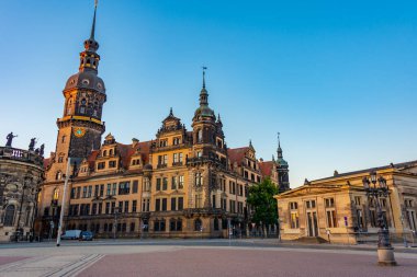 Almanya 'nın Dresden kentindeki Residenzschloss' un gündoğumu.