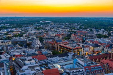 Almanya 'da Marktplatz Meydanı ile Dresden' in günbatımı manzarası.