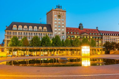 Leipzig, Almanya 'da Augustusplatz' ın gündoğumu manzarası.