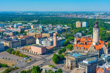 Almanya 'nın Leipzig kentindeki yeni belediye binasının panorama manzarası.