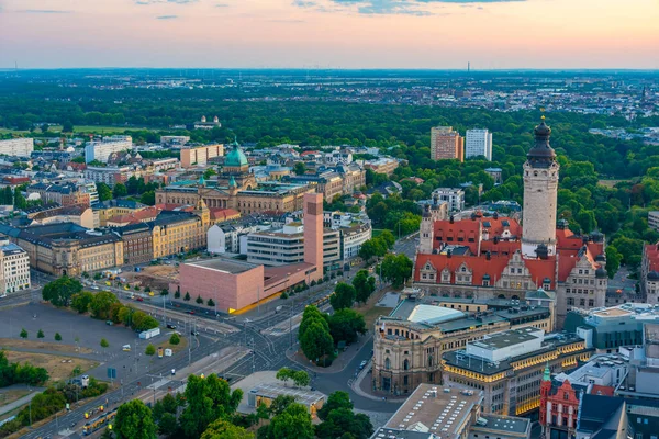 Almanya Nın Leipzig Kentindeki Yeni Belediye Binasının Günbatımı Manzarası — Stok fotoğraf