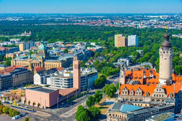 Almanya 'nın Leipzig kentindeki yeni belediye binasının panorama manzarası.