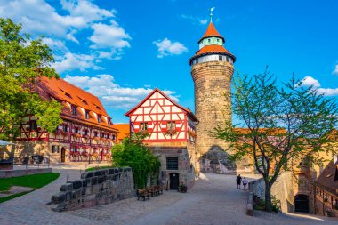 Almanya, Nurnberg 'deki Kaiserburg şatosunun avlusu.