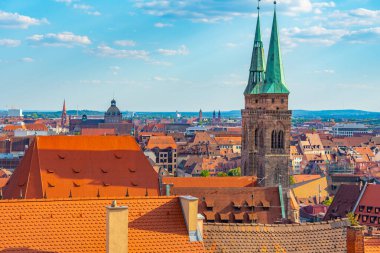 Almanya 'da batık Sebaldus Kirche tarafından yönetilen Nurnberg' in hava manzarası.