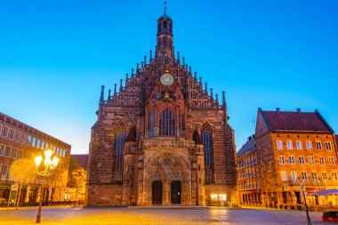 Nurnberg, Almanya 'da Frauenkirche' in gündoğumu manzarası..