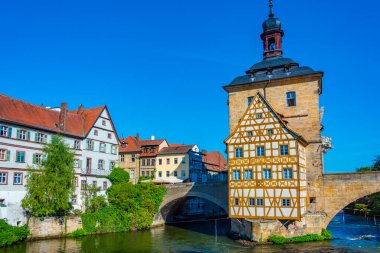 Alman şehrinin renkli belediye binası Bamberg.