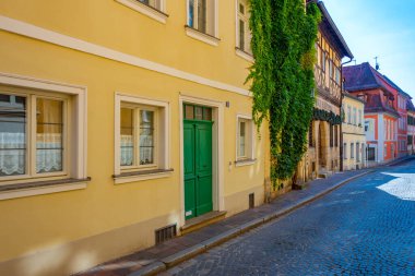 Eski Alman kasabası Bamberg 'de bir sokak manzarası.
