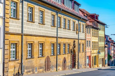 Eski Alman kasabası Bamberg 'de bir sokak manzarası.