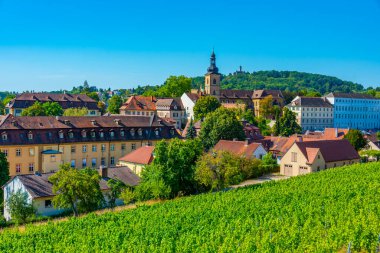 Bamberg 'in eski bir kasabası Bağların arkasında.