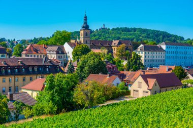 Bamberg 'in eski bir kasabası Bağların arkasında.
