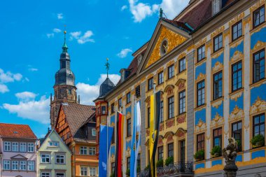 Eski Alman şehri Coburg 'daki Marktplatz Meydanı cepheleri.