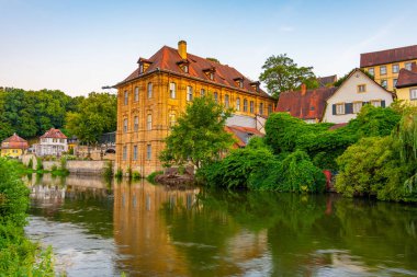 Alman kenti Bamberg 'de Uluslararası Sanatçılar Villa Concordia' nın günbatımı manzarası.