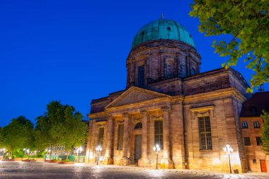 Nurnberg, Almanya 'da Elisabethkirche' in gündoğumu manzarası.