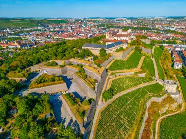 Wurzburg, Almanya 'daki Marienberg kalesinin havadan görünüşü.