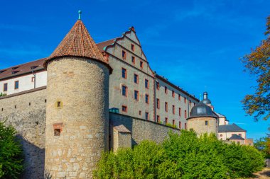 Almanya 'nın Wurzburg kentindeki Marienberg kalesinin kuleleri..
