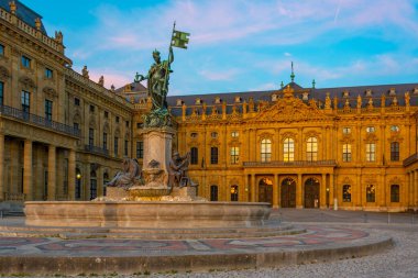 Almanya 'da Wurzburger Konutu' nda günbatımı.