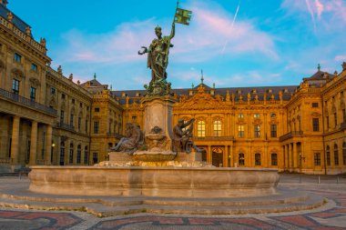 Almanya 'da Wurzburger Konutu' nda günbatımı.